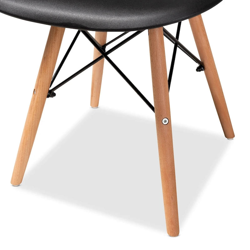 Set aus modernen Esszimmerstühlen (4-teilig) aus Kunststoff und Holz