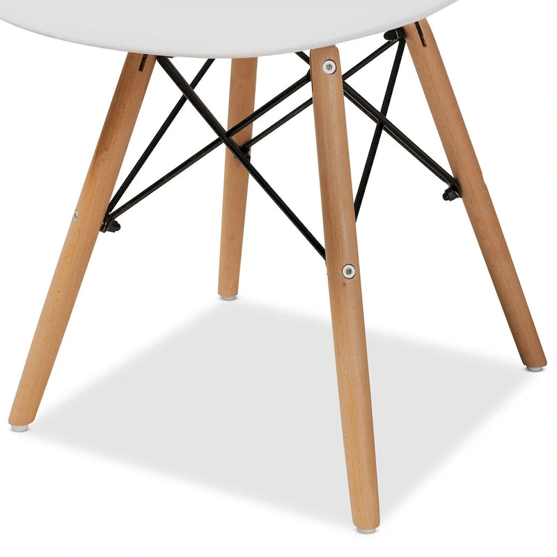 Set aus modernen Esszimmerstühlen (4-teilig) aus Kunststoff und Holz