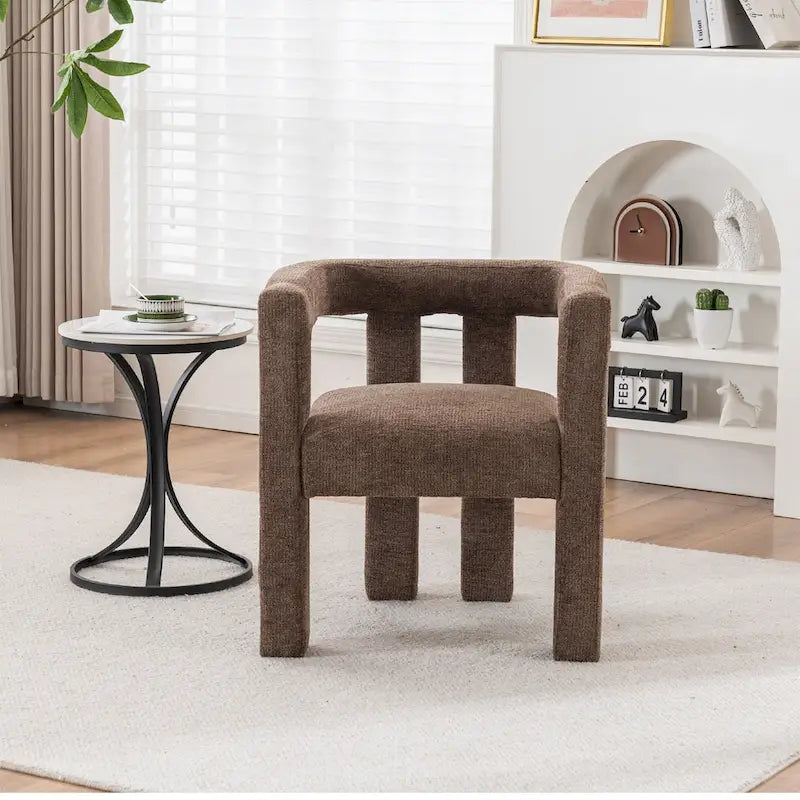 Set aus 1 schick designten, tonnenförmigen Akzent-Sessel mit Stoffbezug