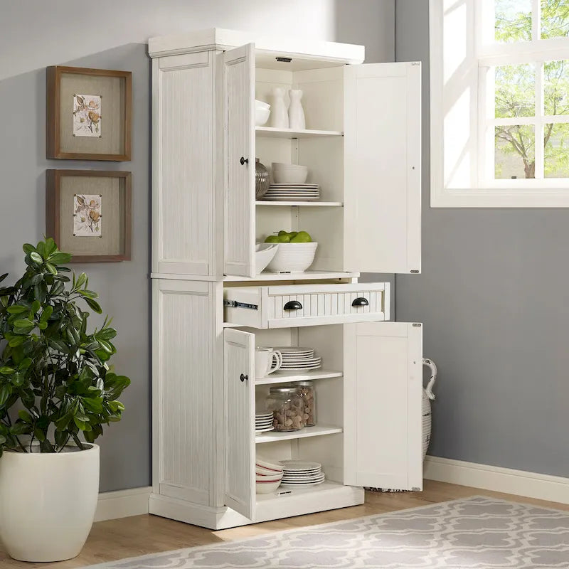 Shabby-Chic-Küchenschrank mit Perlenpaneelen
