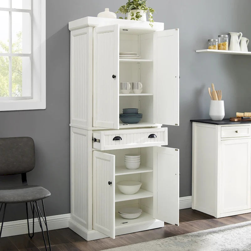 Shabby-Chic-Küchenschrank mit Perlenpaneelen