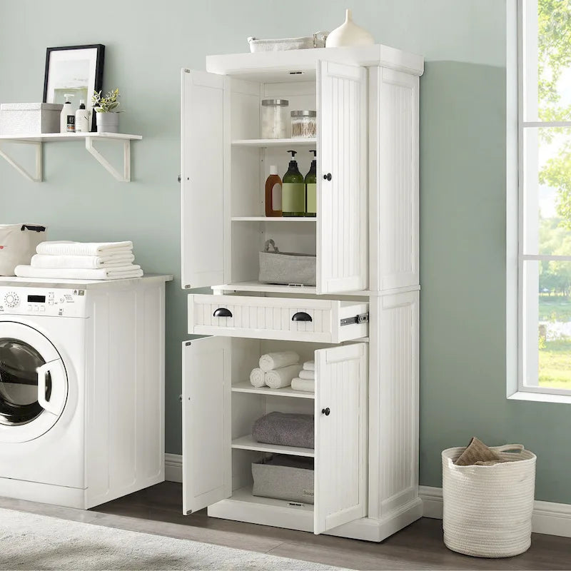 Shabby-Chic-Küchenschrank mit Perlenpaneelen