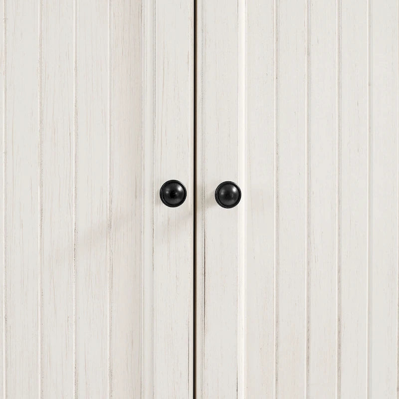 Shabby-Chic-Küchenschrank mit Perlenpaneelen